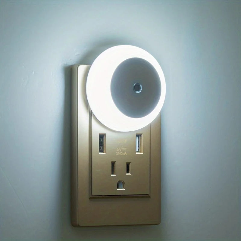 1 luz nocturna LED enchufable al anochecer