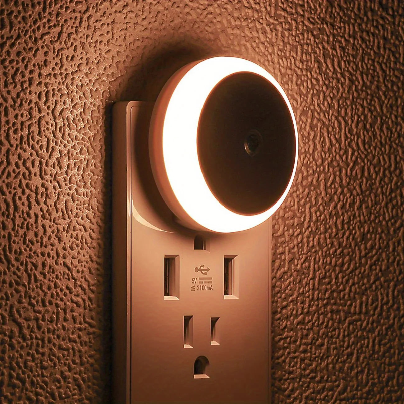 1 luz nocturna LED enchufable al anochecer