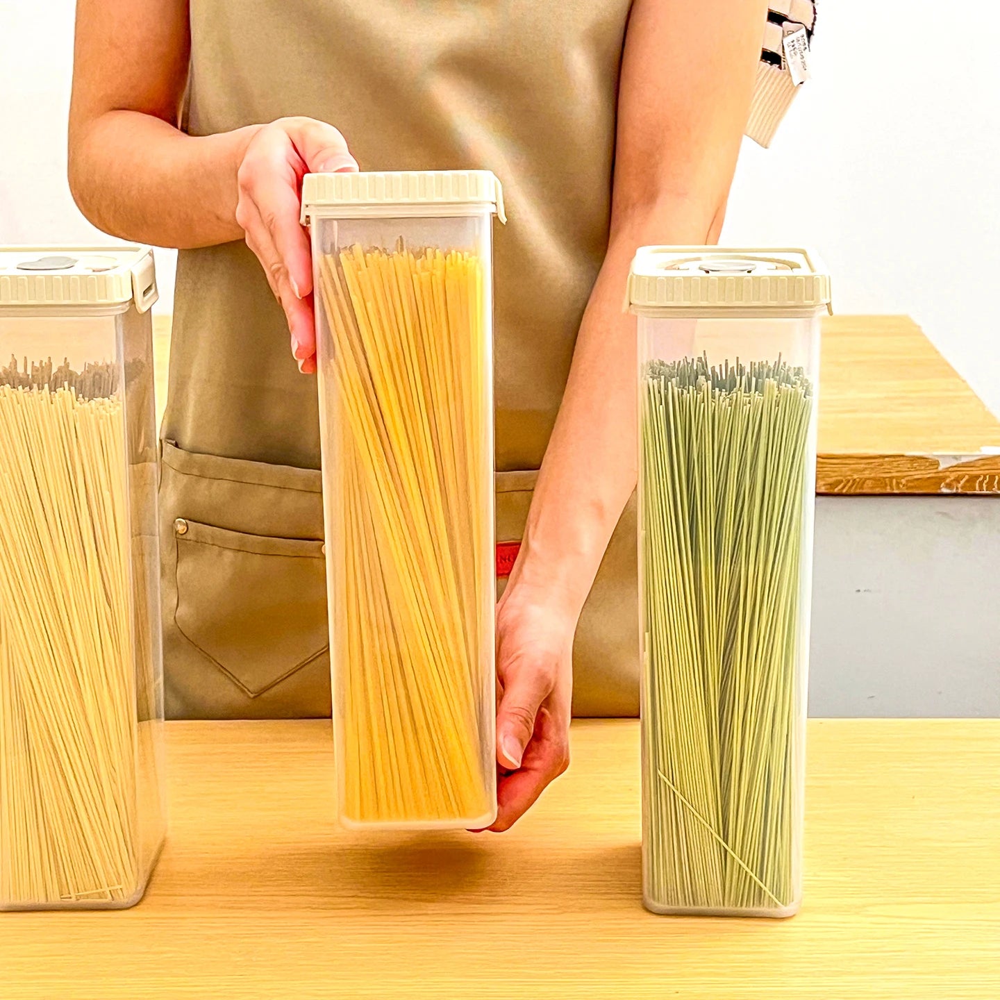 Noodles Sealed Storage Box With Handle Moisture-Proof Airtight Pasta Food Storage Container Kitchen Plastic Fresh-keeping Box