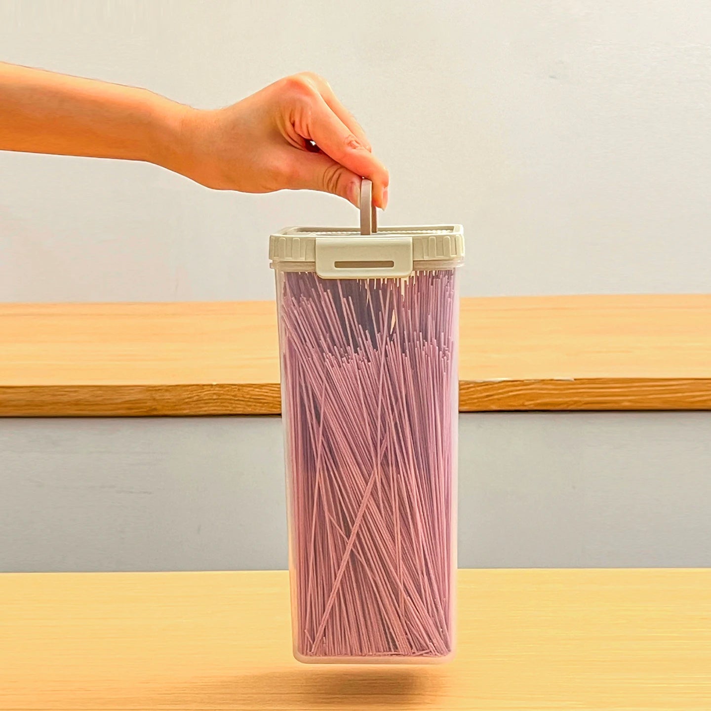 Noodles Sealed Storage Box With Handle Moisture-Proof Airtight Pasta Food Storage Container Kitchen Plastic Fresh-keeping Box